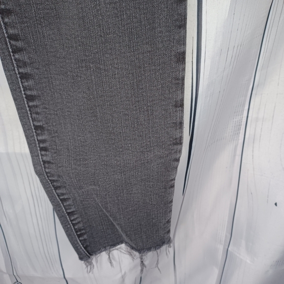 Madewell 9” Mid-Rise Skinny Distressed Black Denim Jeans Raw Hem Womens 30 - Picture 7 of 13